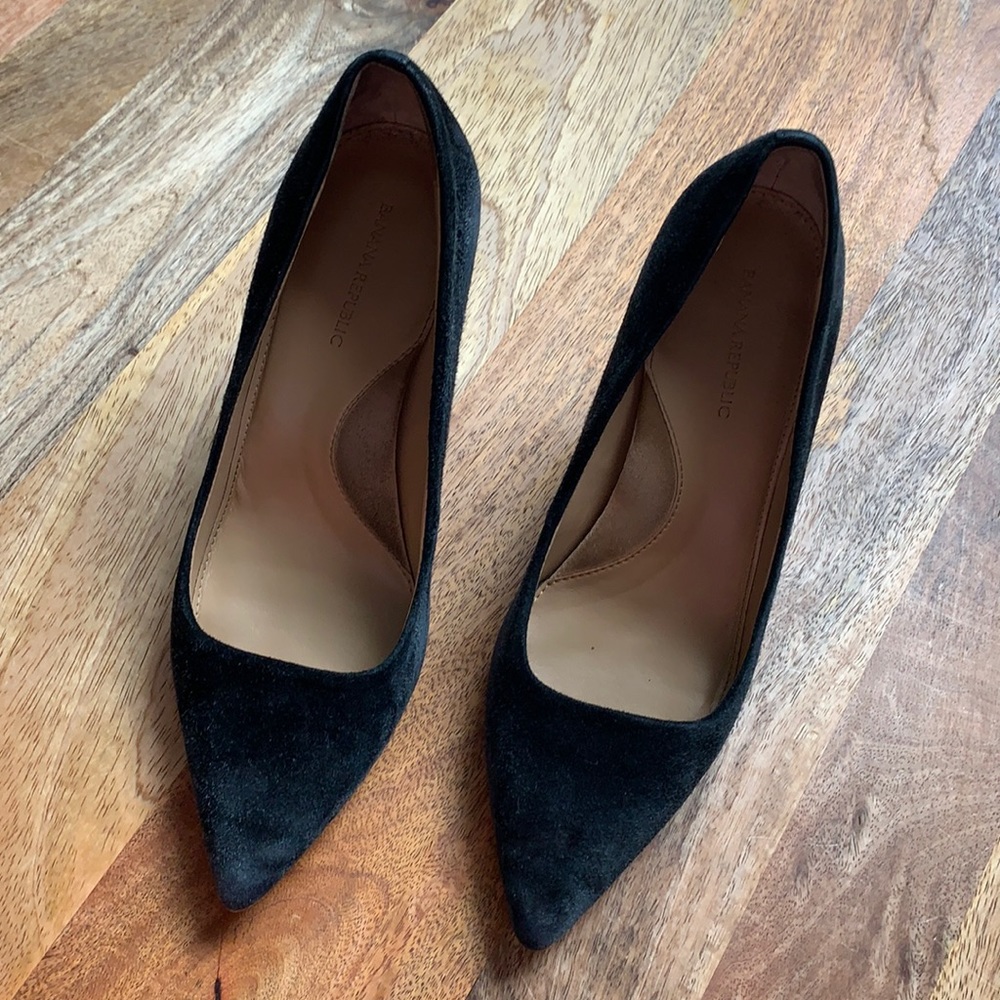 Banana republic black suede heels